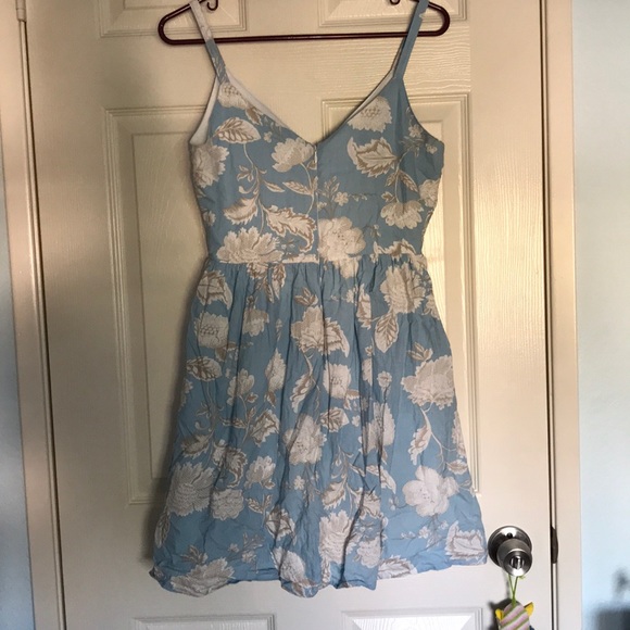 Blue White Floral Key Hole Sun Dress - Picture 3 of 4
